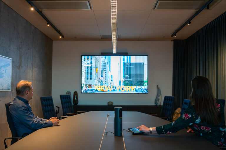 Neat Pad 让冰岛航空的会议管理变得轻松高效。